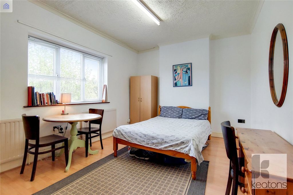 Property photo 3 of 6 Reception