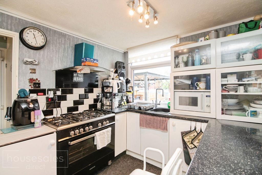 Property photo 2 of 18