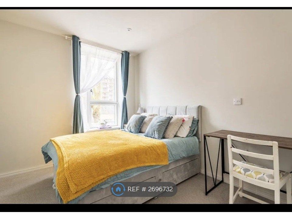 Property photo 2 of 9 Lovely Cozy Bedroom To Feel Instantly At Home