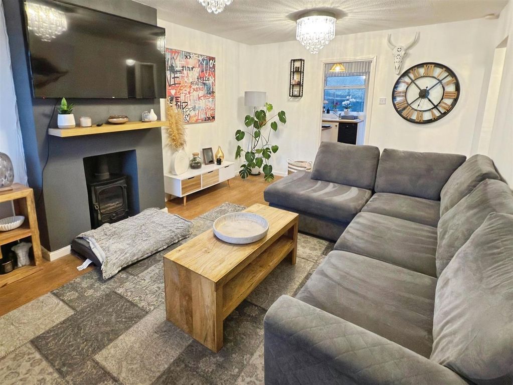 Property photo 3 of 12 Lounge