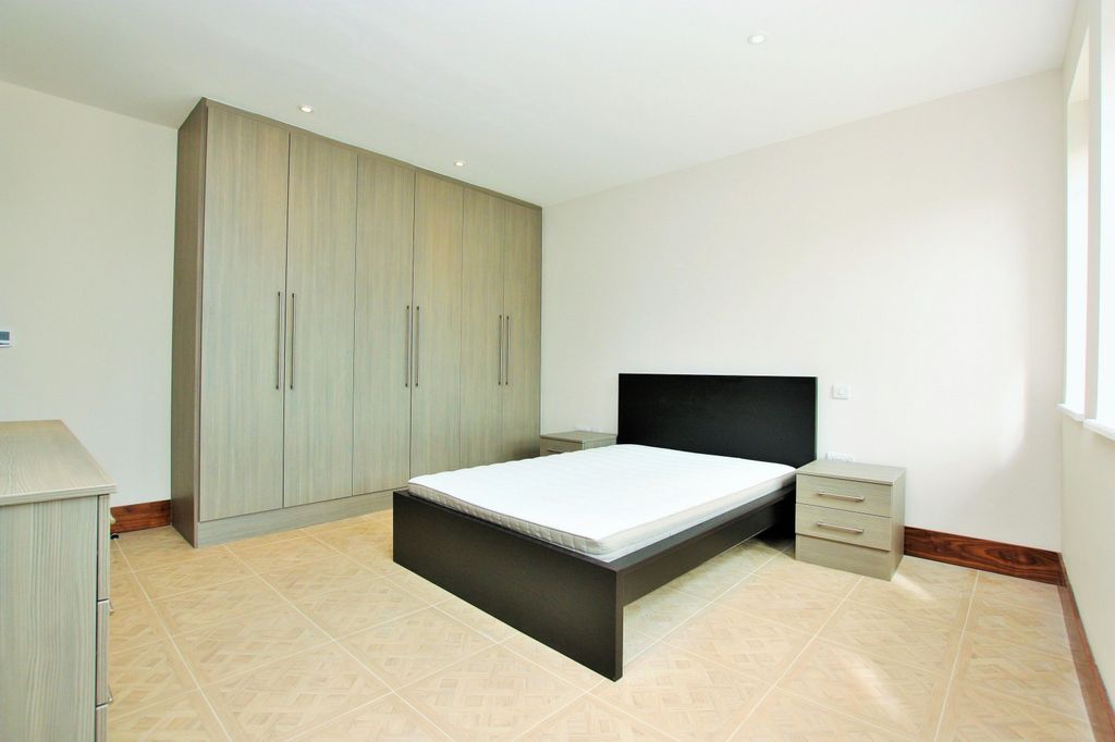Property photo 3 of 9 (Main)