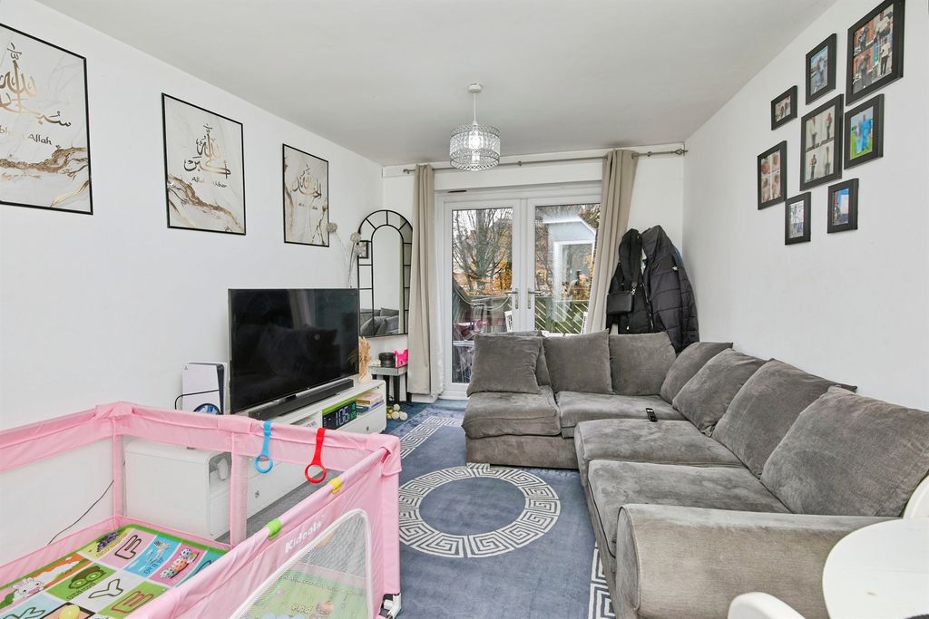 Property photo 2 of 28