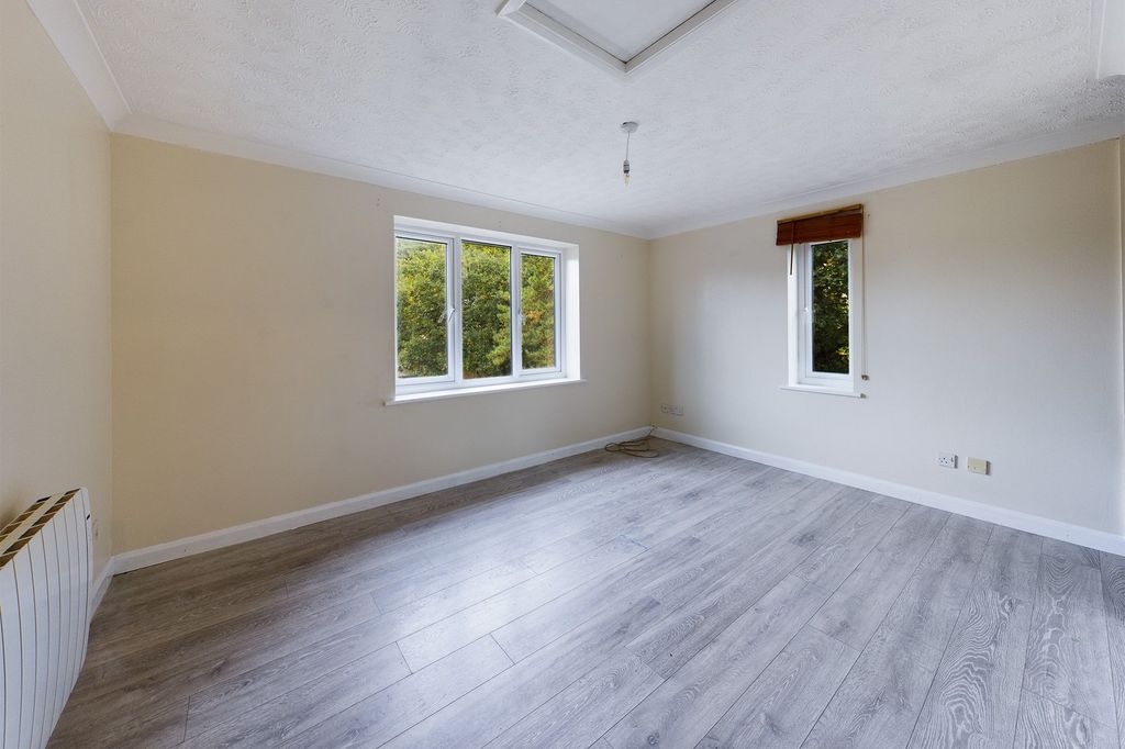 Property photo 2 of 5