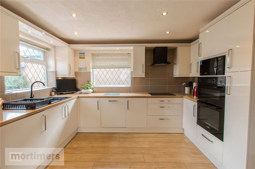Property photo 2 of 29 Kitchen