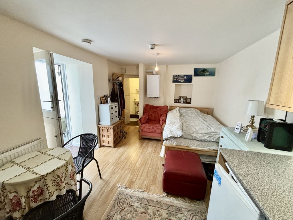 Property photo 3 of 5 Gallery