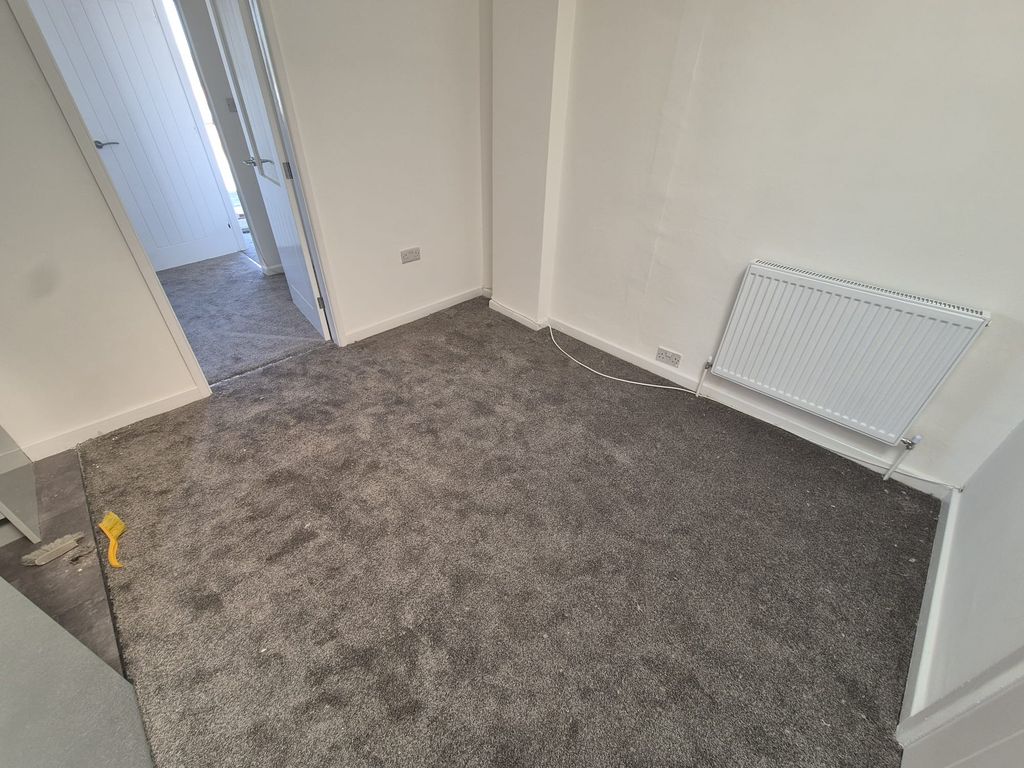 Property photo 3 of 7 Dining Area