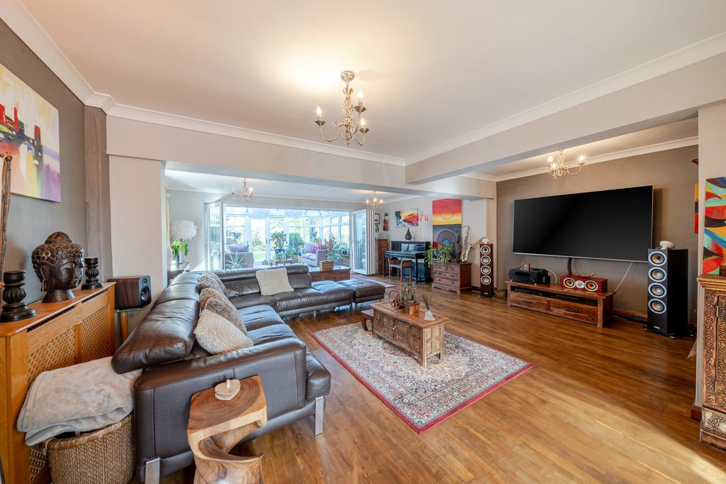 Property photo 3 of 23