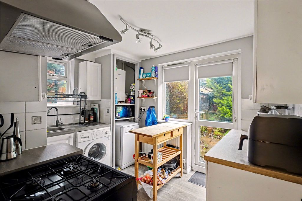 Property photo 2 of 8 Kitchen