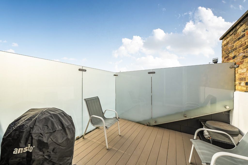 Property photo 3 of 11 Picture No. 15