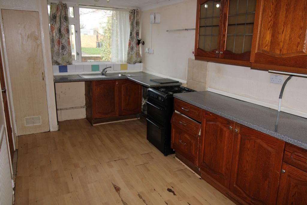 Property photo 3 of 9 Kitchen