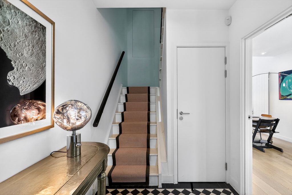 Property photo 2 of 27 Hallway