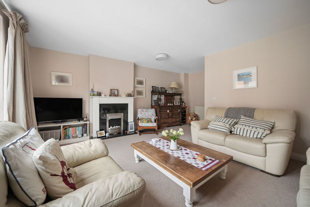 Property photo 2 of 24