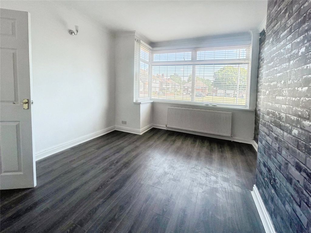 Property photo 2 of 10 Lounge