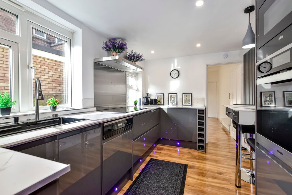 Property photo 2 of 18 Dsc_0425-Dsc_0426