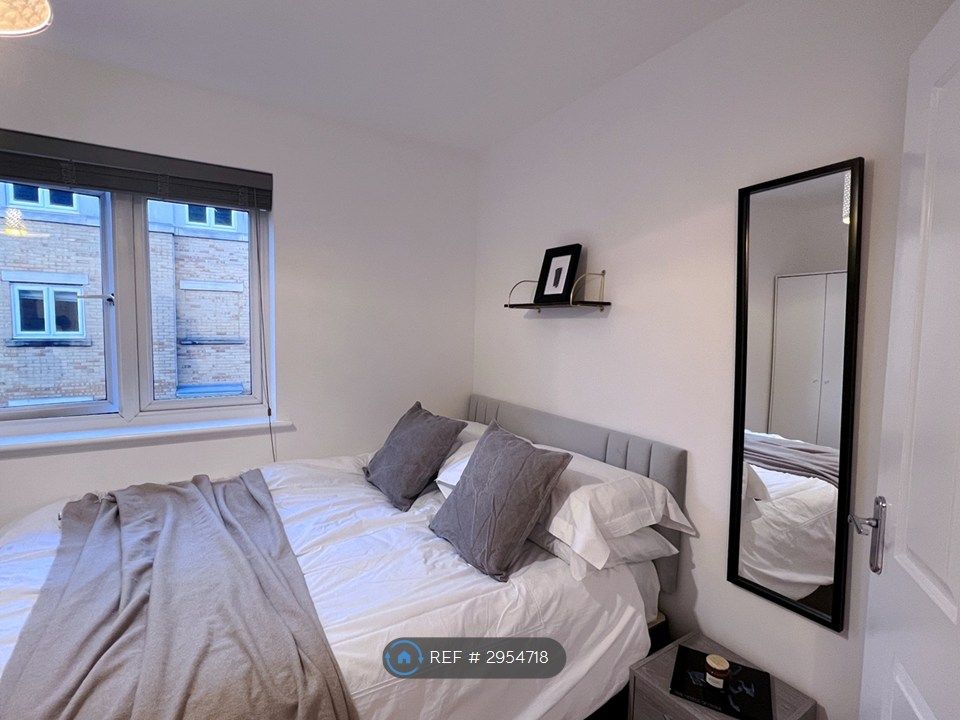 Property photo 2 of 12 Bedroom 1