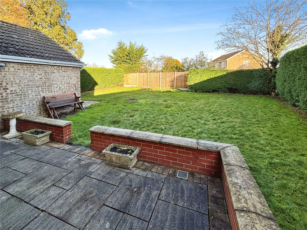 Property photo 3 of 12 Gardens