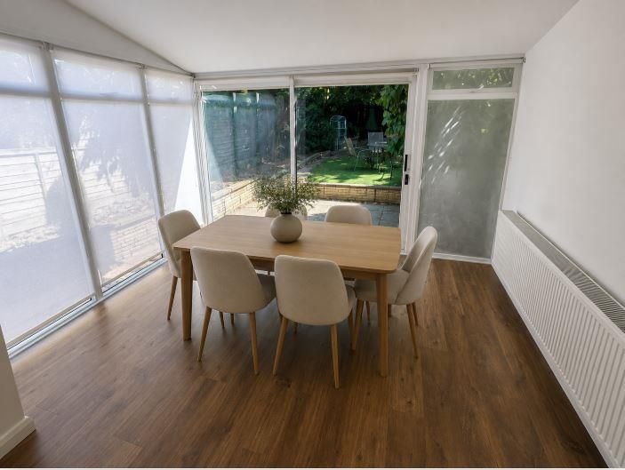 Property photo 2 of 11 Conservatory.Jpg