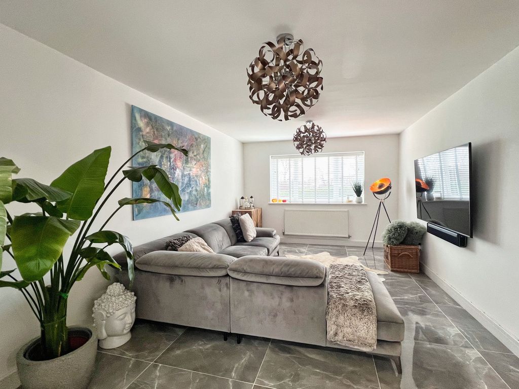 Property photo 2 of 27