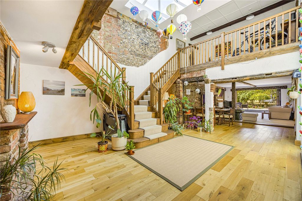 Property photo 2 of 44 Picture No. 24