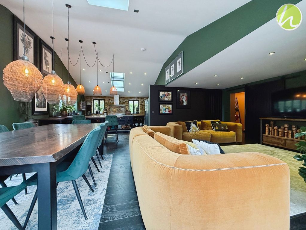 Property photo 3 of 42