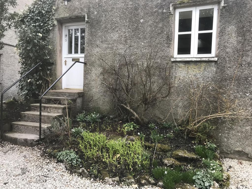 Property photo 3 of 5 5 Force Front Border In Spring.Jpeg