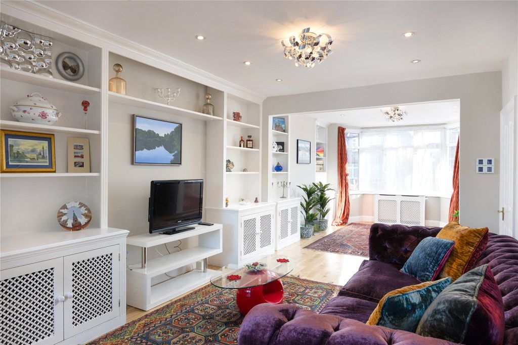 Property photo 3 of 13 Reception