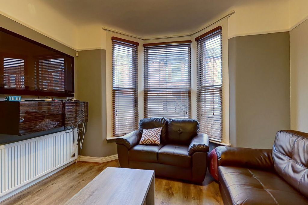 Property photo 2 of 29