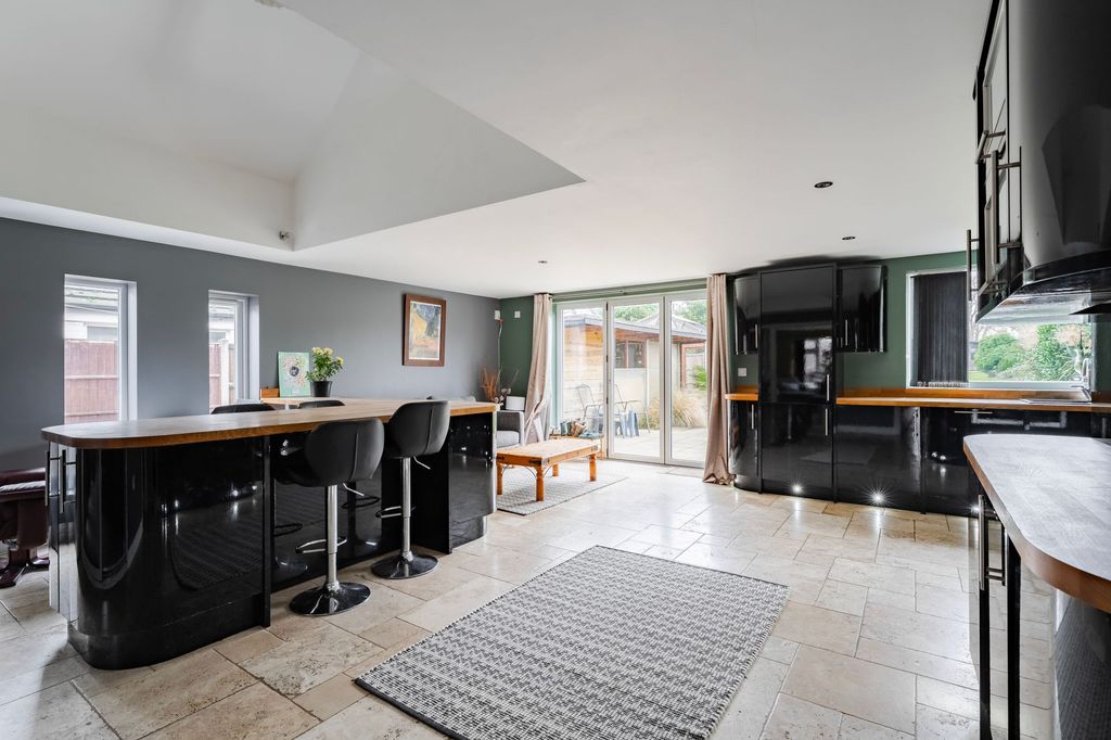 Property photo 3 of 30