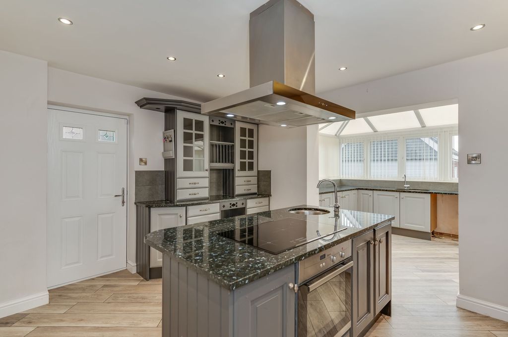 Property photo 2 of 37