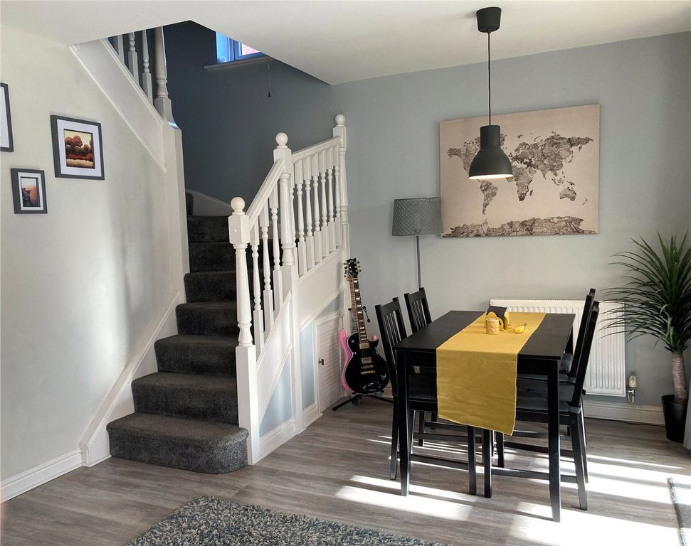 Property photo 3 of 31 Lounge