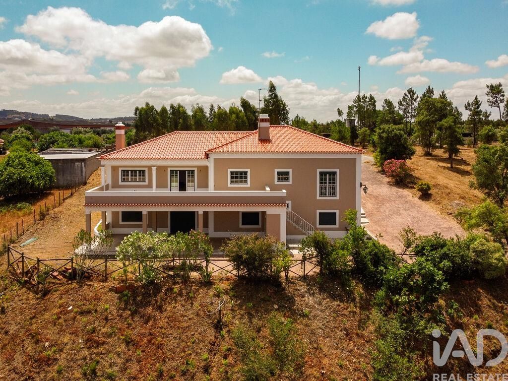 Property photo 3 of 40