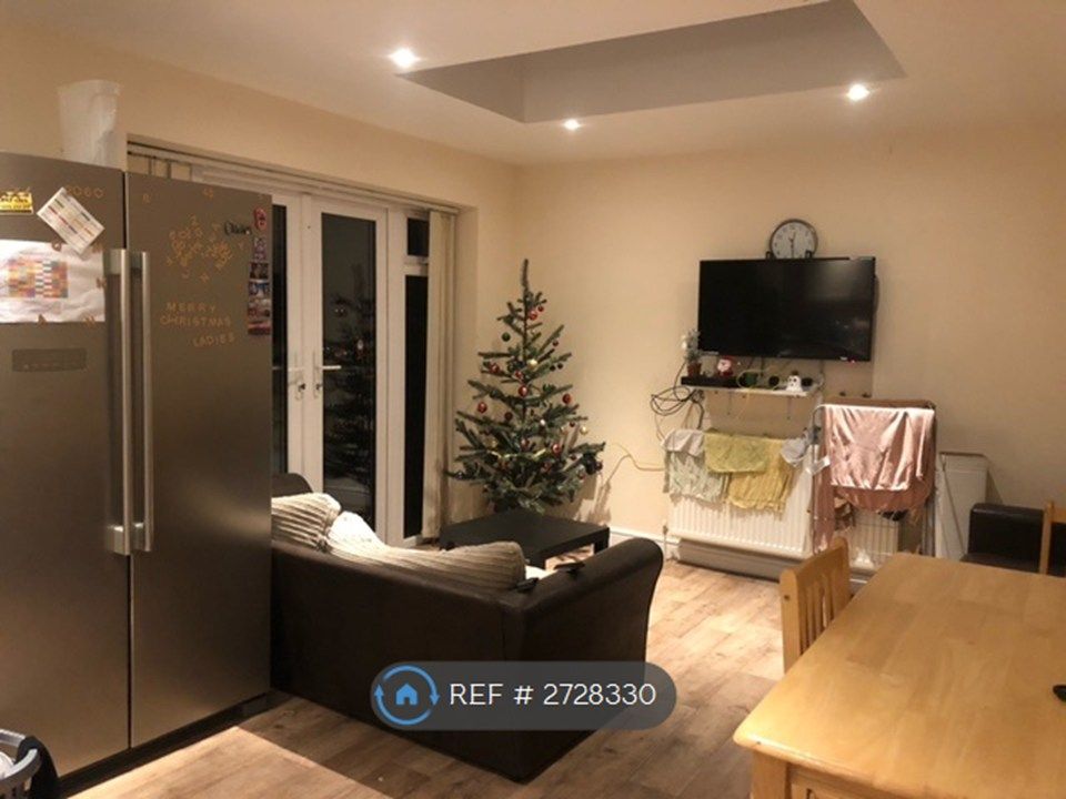 Property photo 2 of 10 Livingroom