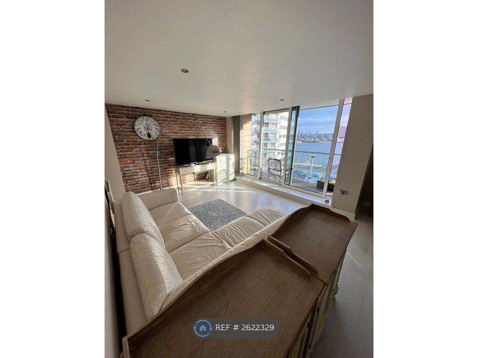 Property photo 1 of 19 Living Room