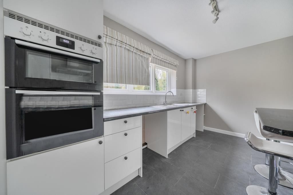 Property photo 3 of 30 Kitchen