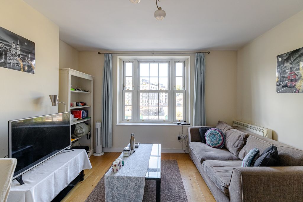 Property photo 3 of 8 Picture 3