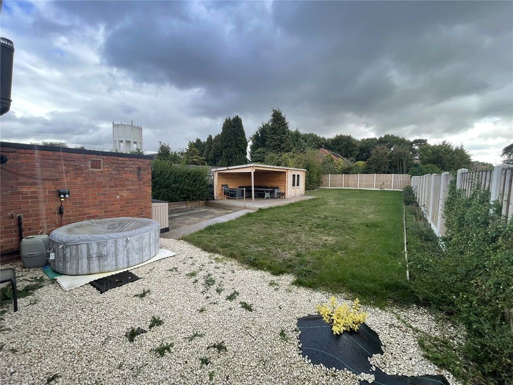 Property photo 2 of 9 Garden