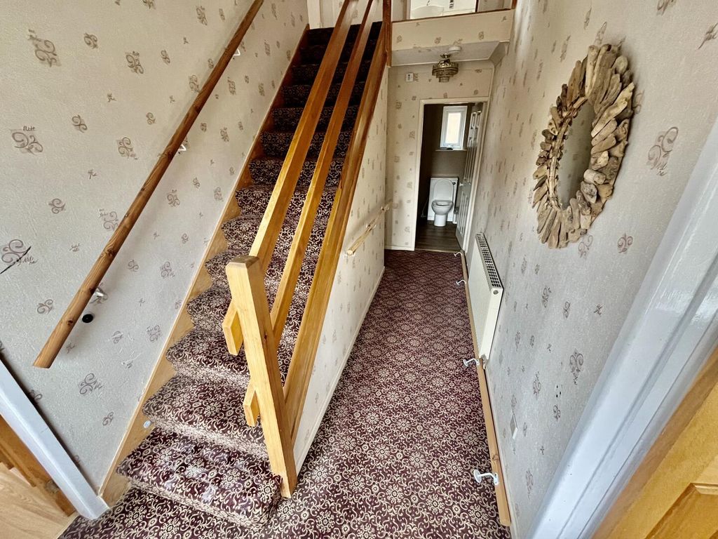 Property photo 3 of 18 Hallway