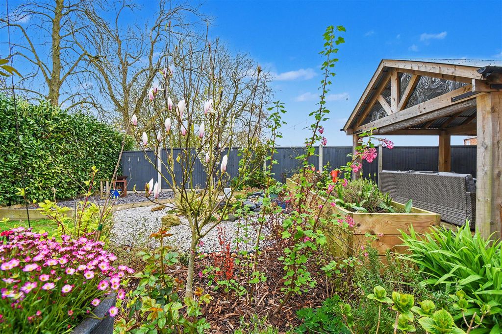 Property photo 2 of 45 Rear Garden