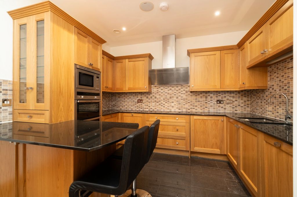 Property photo 3 of 14 Ground Floor