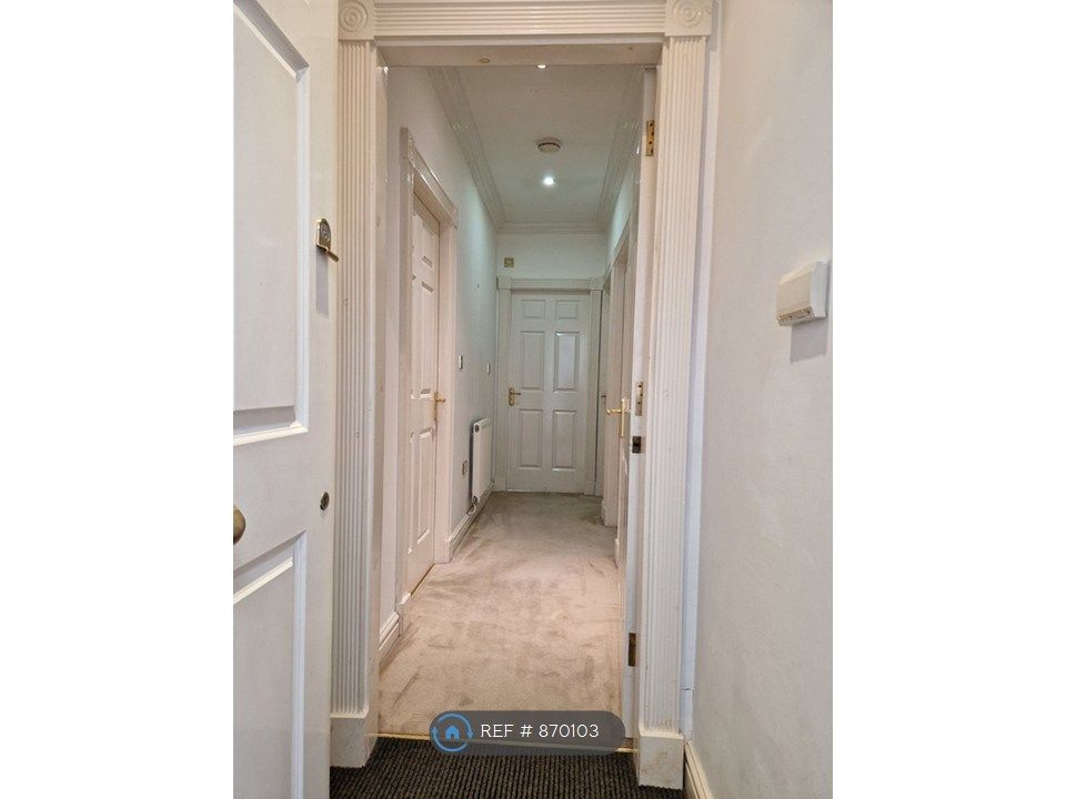 Property photo 2 of 18 Hallway