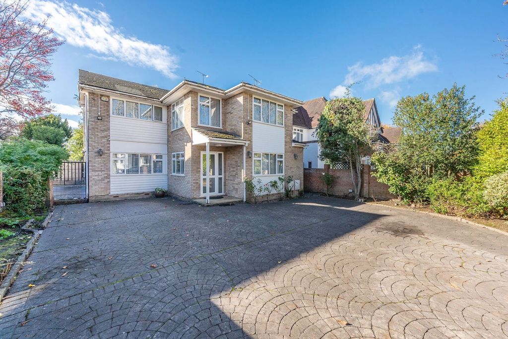 Property photo 2 of 11
