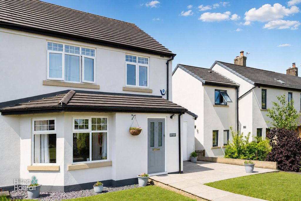 Property photo 1 of 32 Ribble Lane