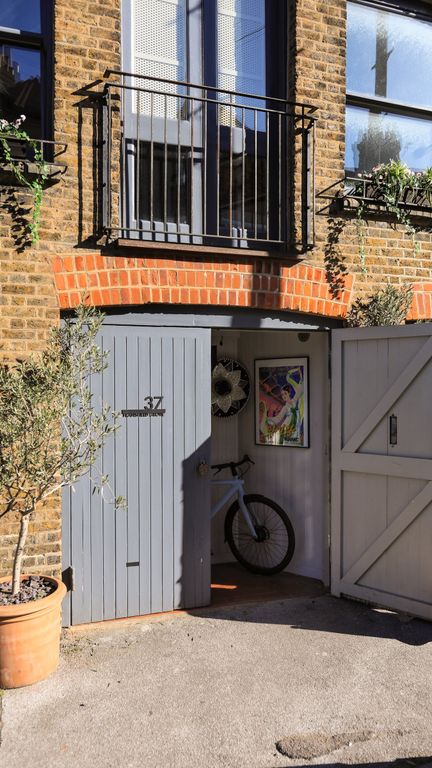 Property photo 2 of 32