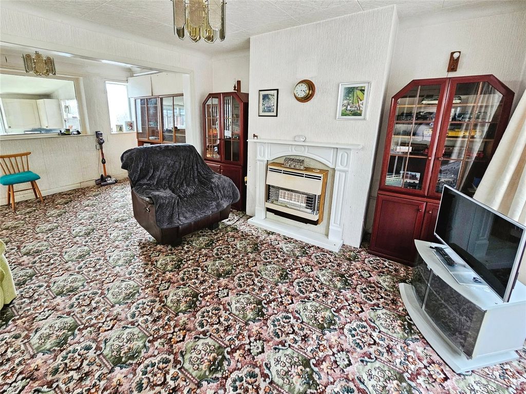 Property photo 2 of 19 Lounge/Dining Room