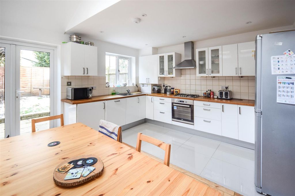 Property photo 1 of 18 Kitchen