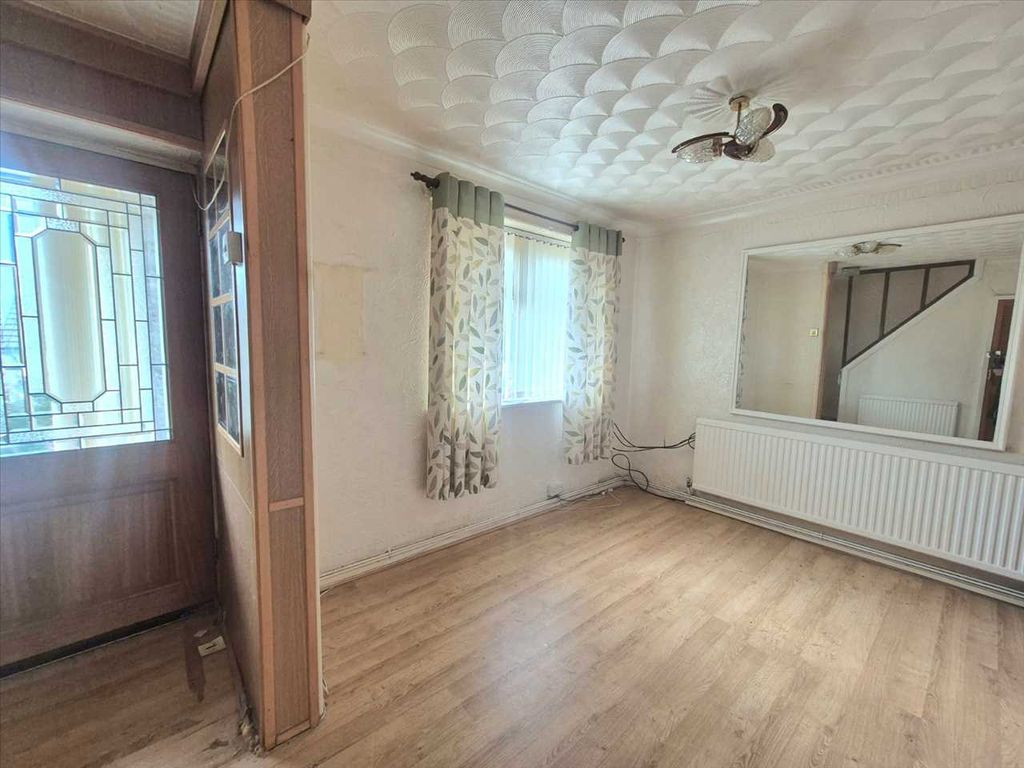 Property photo 3 of 23 Sitting Room
