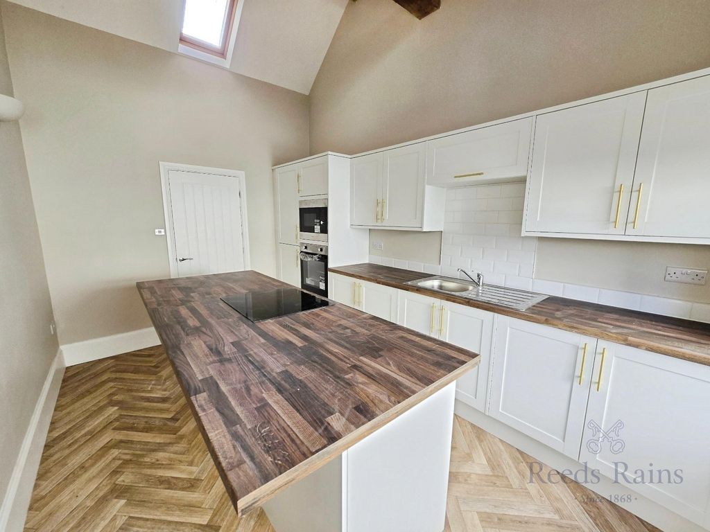 Property photo 3 of 16 Picture No. 19