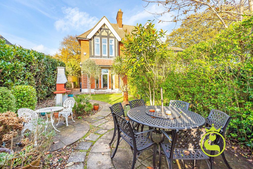 Property photo 1 of 34