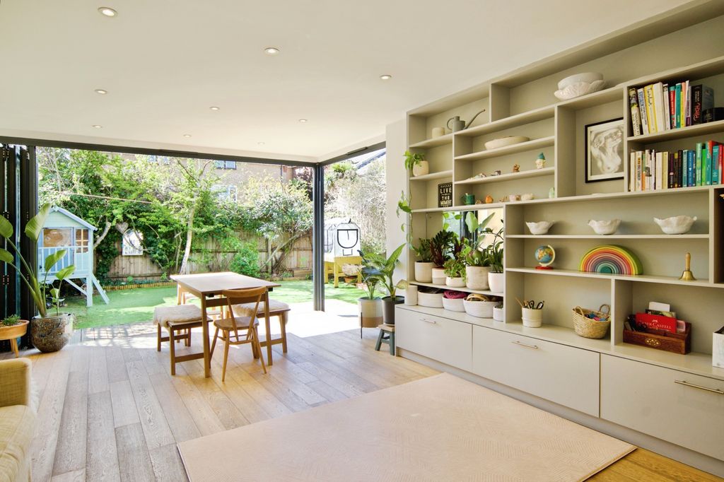 Property photo 2 of 20