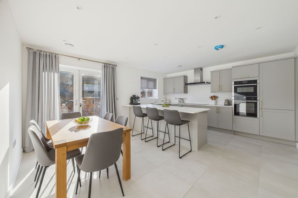 Property photo 3 of 30